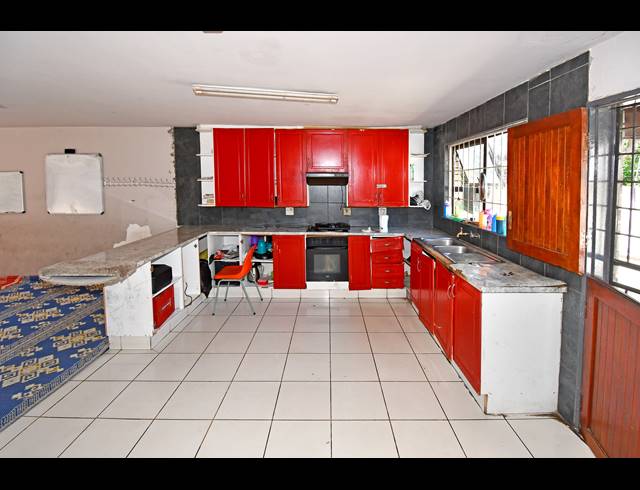 9 BEDROOM HOUSE FOR SALE IN MAYFAIR